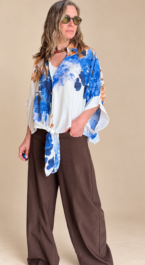 Blusa amarra flor azul