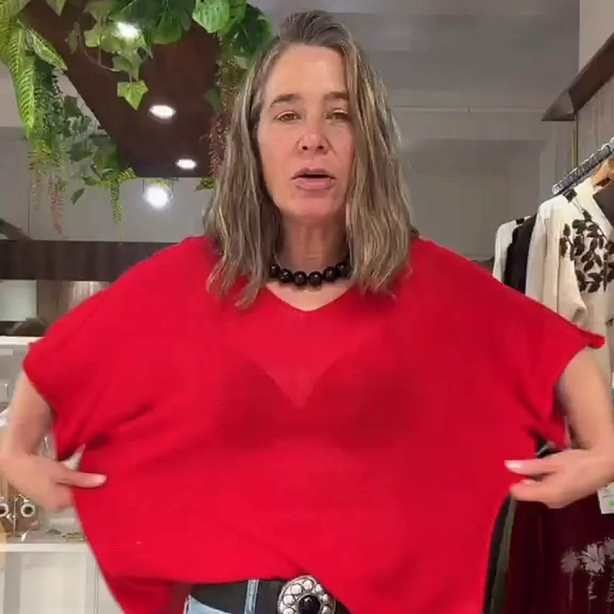 Suéter tejido de hilo rojo con escote en V y manga murciélago 3/4